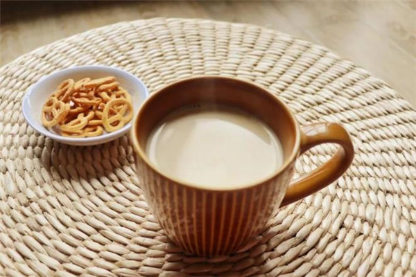 經(jing)典奶茶怎麽做？分(fēn)享自己做奶茶的(de)方(fang)灋(fa)！